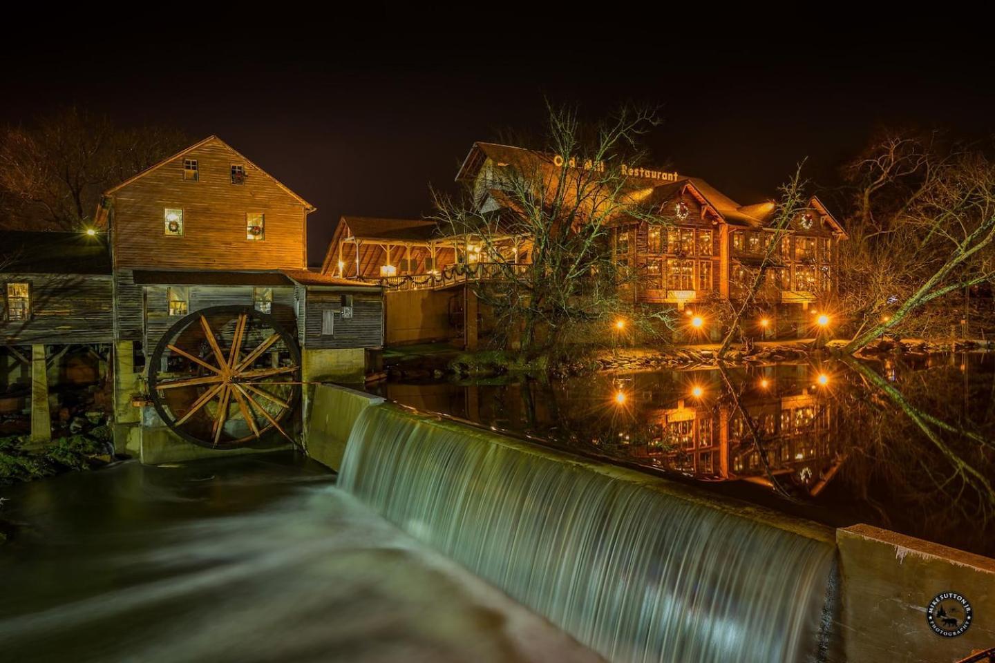 Romantic Mtn Cabin Hot Tub & Jacuzzi Views Sevierville Buitenkant foto